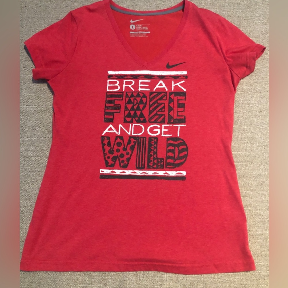 Nike Slim For V-Neck Graphic Tee Red L